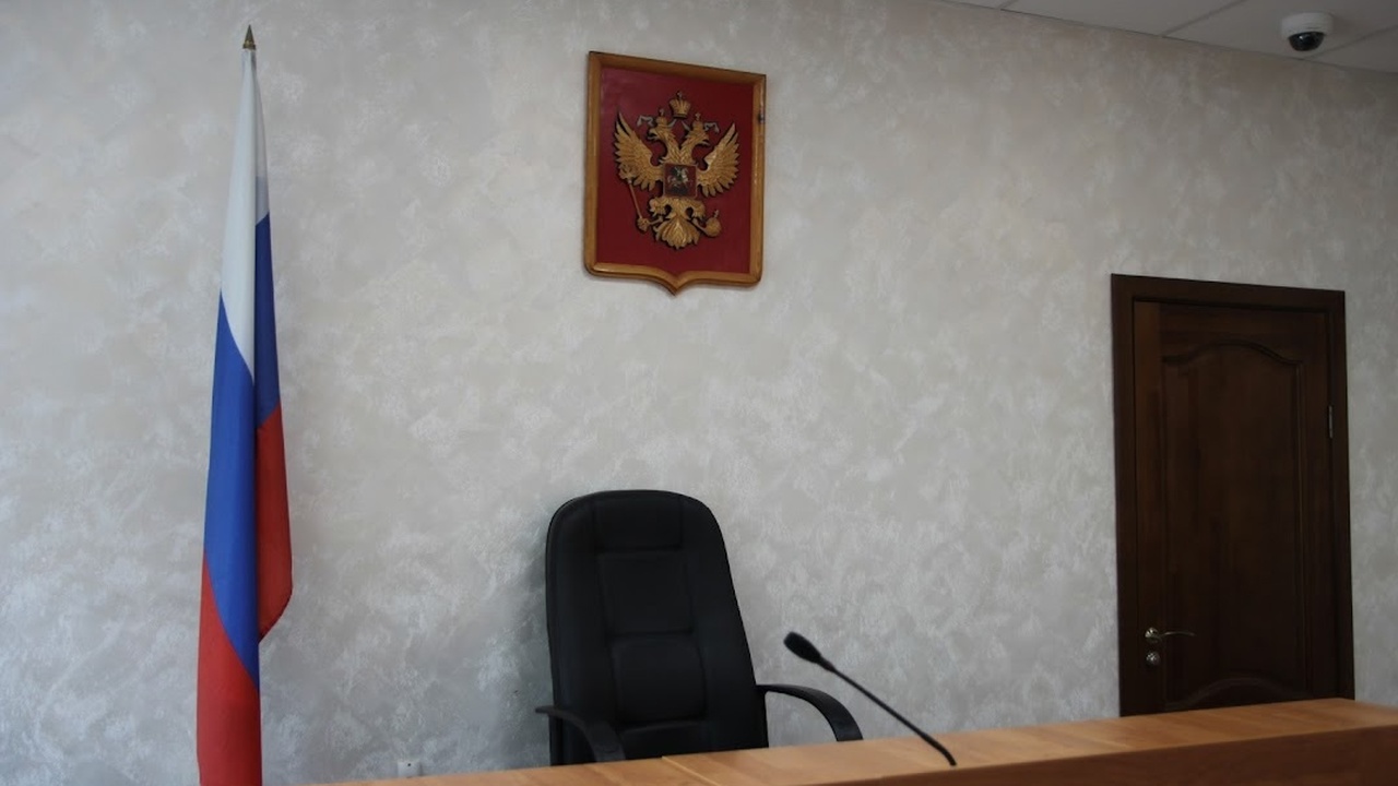 В Архангельске мужчину осудили за нападение на сотрудника ДПС Его признали виновным по части 2 статьи 318 УК РФ