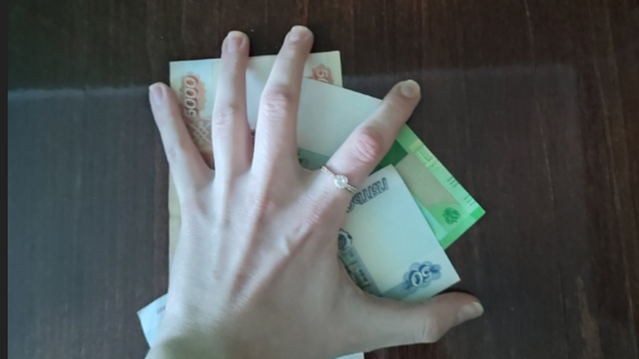 В Мезенском районе вынесен приговор женщине за присвоение денежных средств Подсудимая признала свою вину и частично возмес...