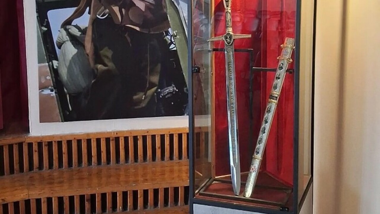 Архангельск передал школе № 10 исторический «Меч Победы» Школа № 10 Архангельска стала хранилищем уникал...