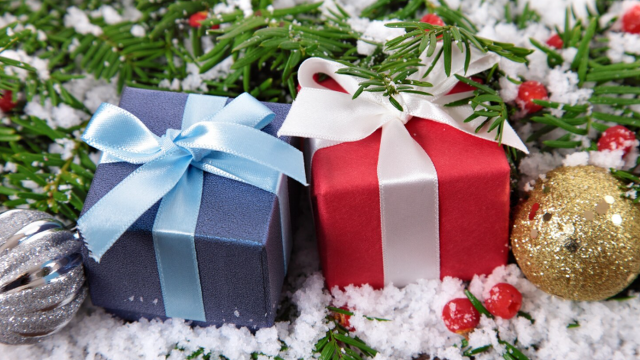 Недорогие, но эффектные: 8 идей новогодних пода...