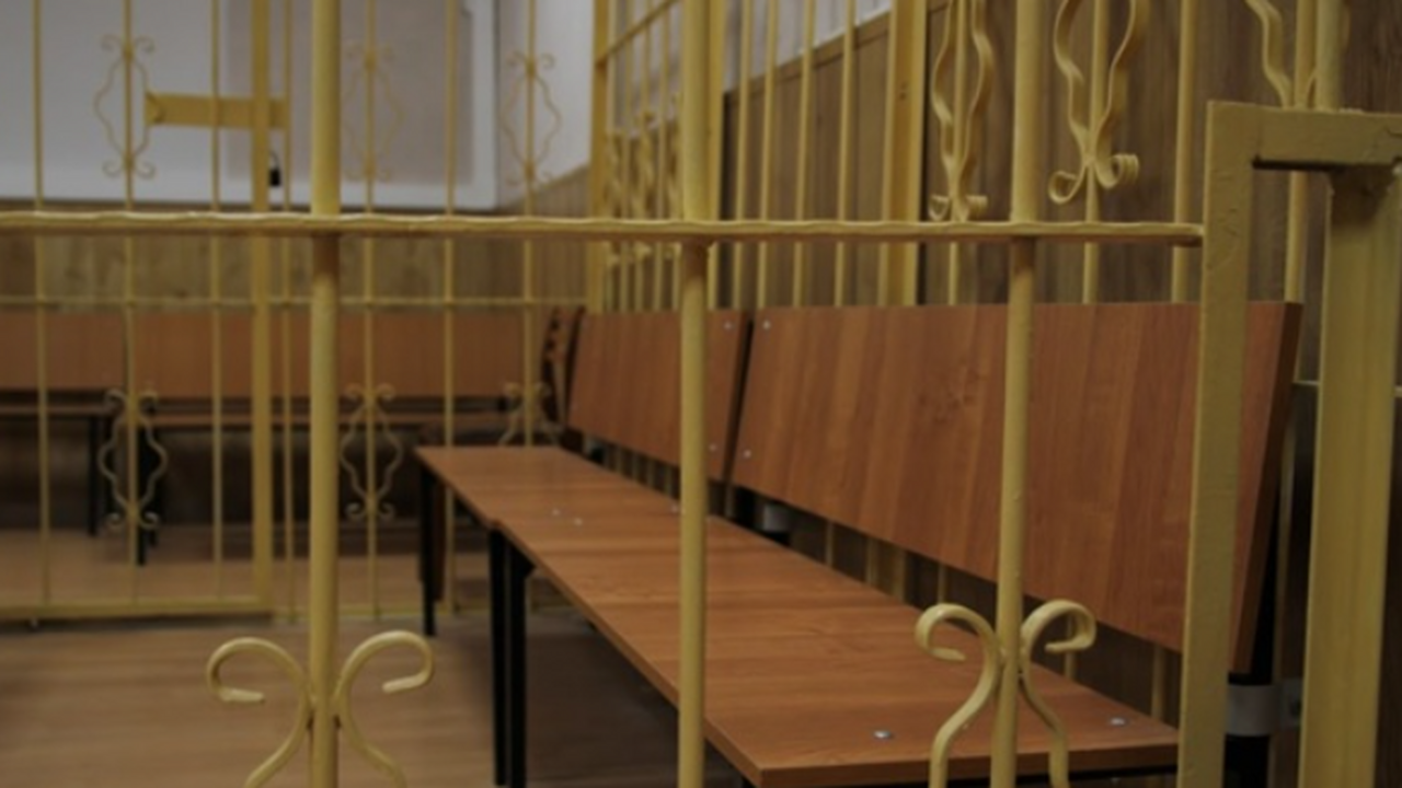 В Архангельске 40-летний мужчина приговорен за 3 тяжких преступления По версии следствия, 10 октября 2023 года осужд...
