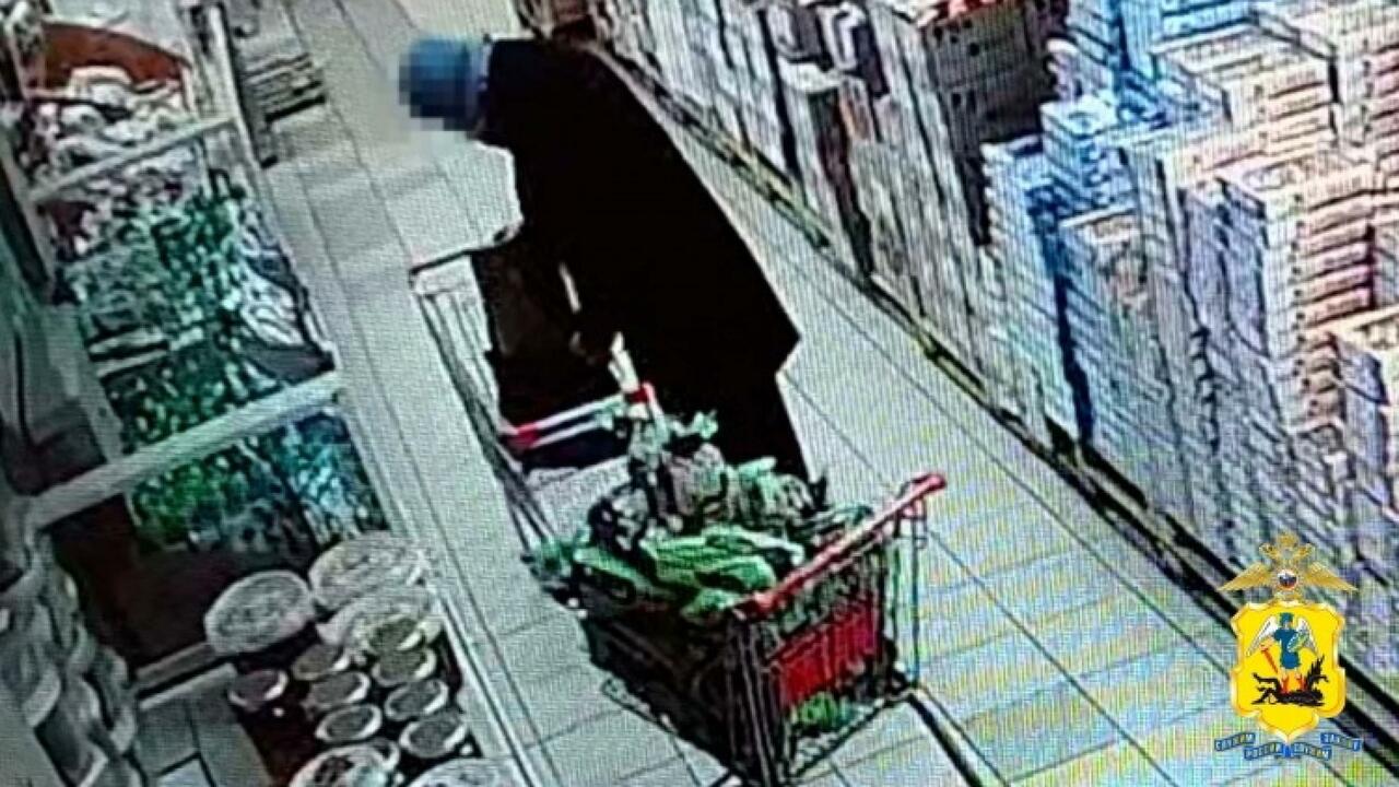 В Архангельске 45-летнего мужчину подозревают в...