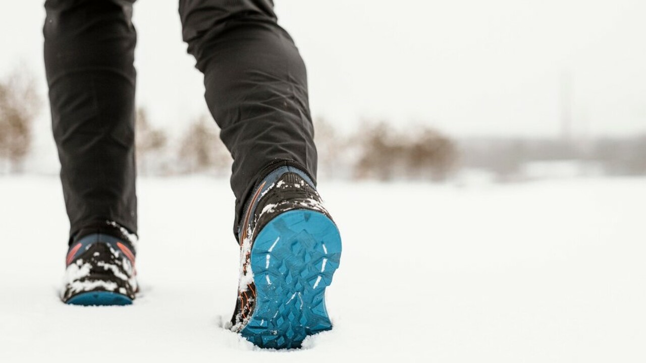 Зимой гололед становится серьезным испытанием д...