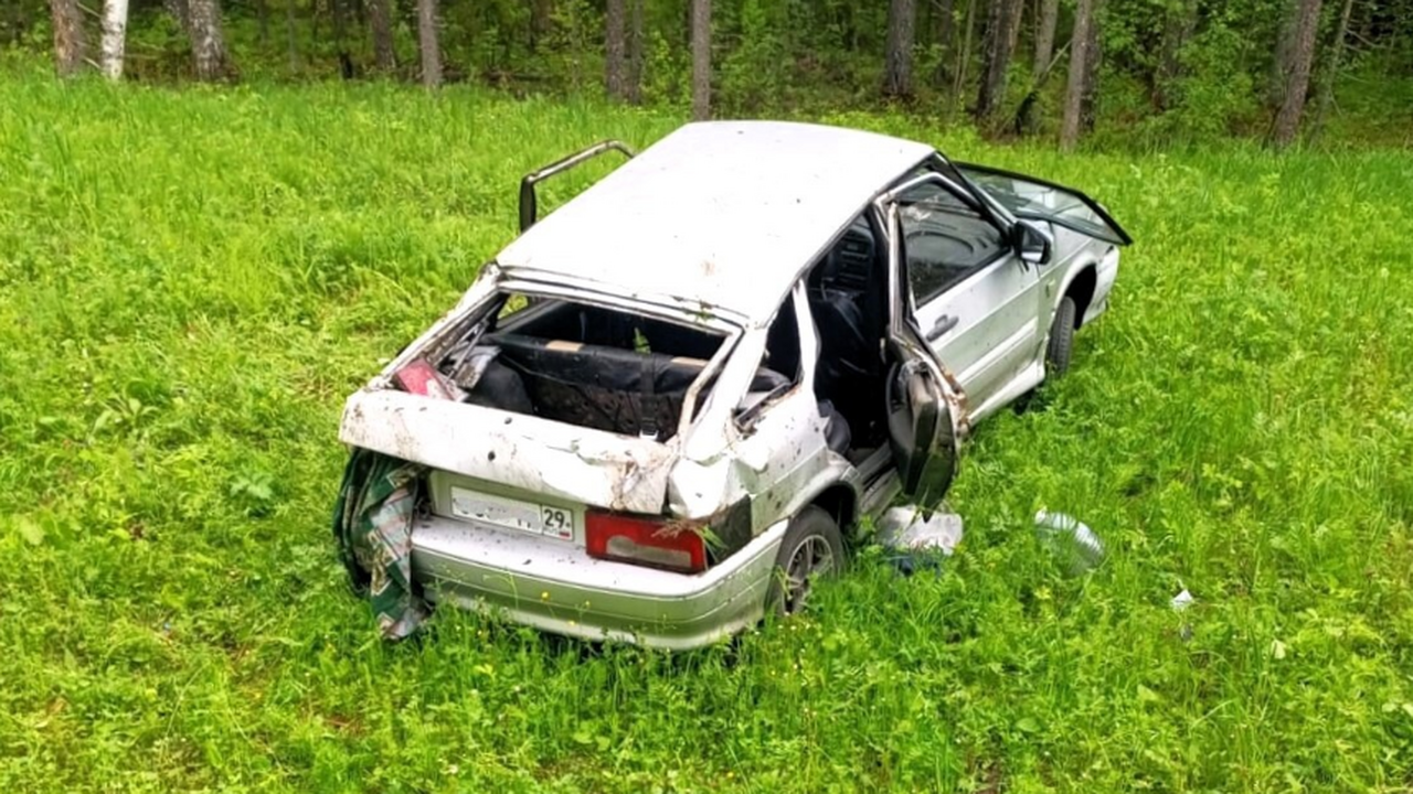 Водитель попал в больницу после ДТП в Вельском районе Пожарные из части № 26 прибыли на место происше...