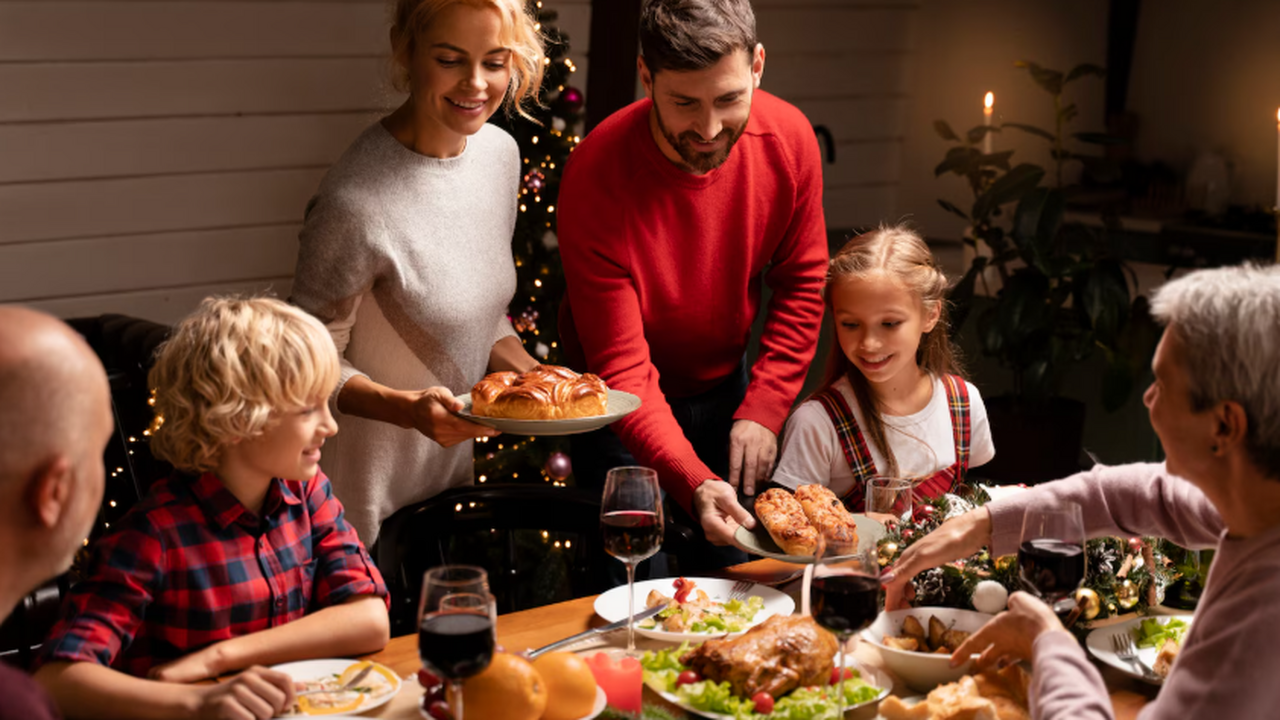 Семейные застолья уже вышли из моды: почему не стоит никого не приглашать к себе домой Эволюция гостеприимства: как городская жизнь ме...