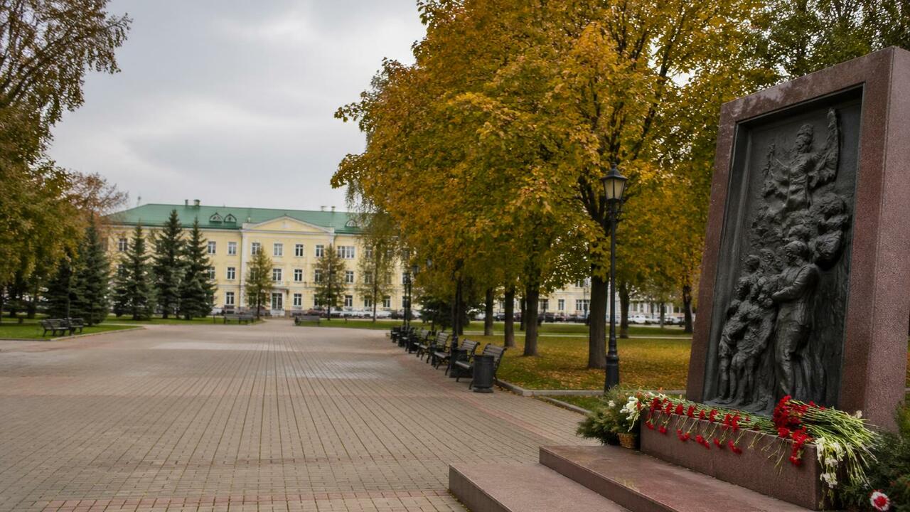 В центре Архангельска открыт сквер имени художн...