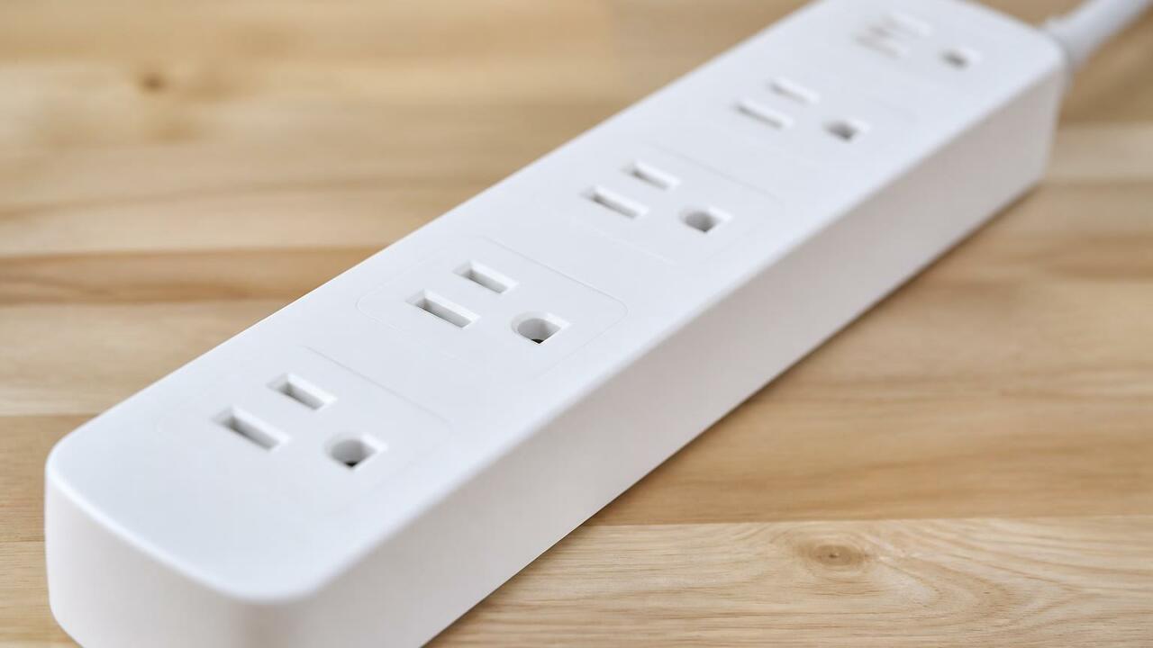 Дачный дом в Котласском округе сгорел после удара молнии В Котласском округе после удара молнии сгорел д...
