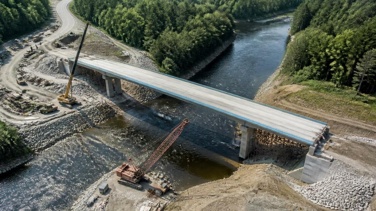 Капитальный ремонт моста через реку Солзу на тр...