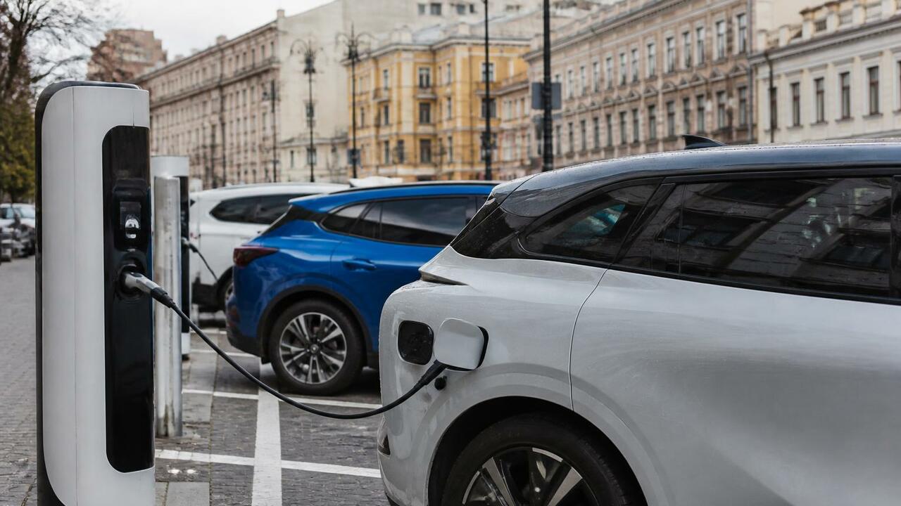 Продажи электромобилей в России выросли на фоне...
