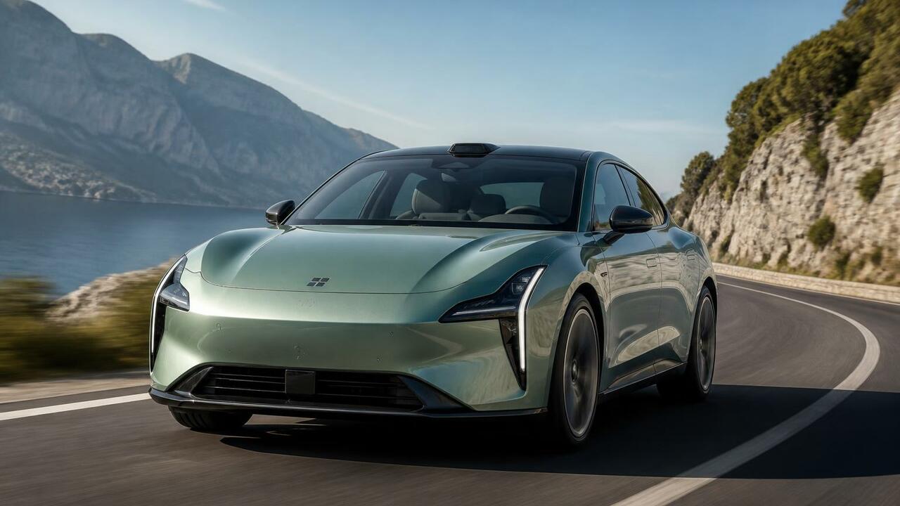Geely представила электрический фастбек Galaxy TT с мощным мотором Geely представила официальные фото электрическо...