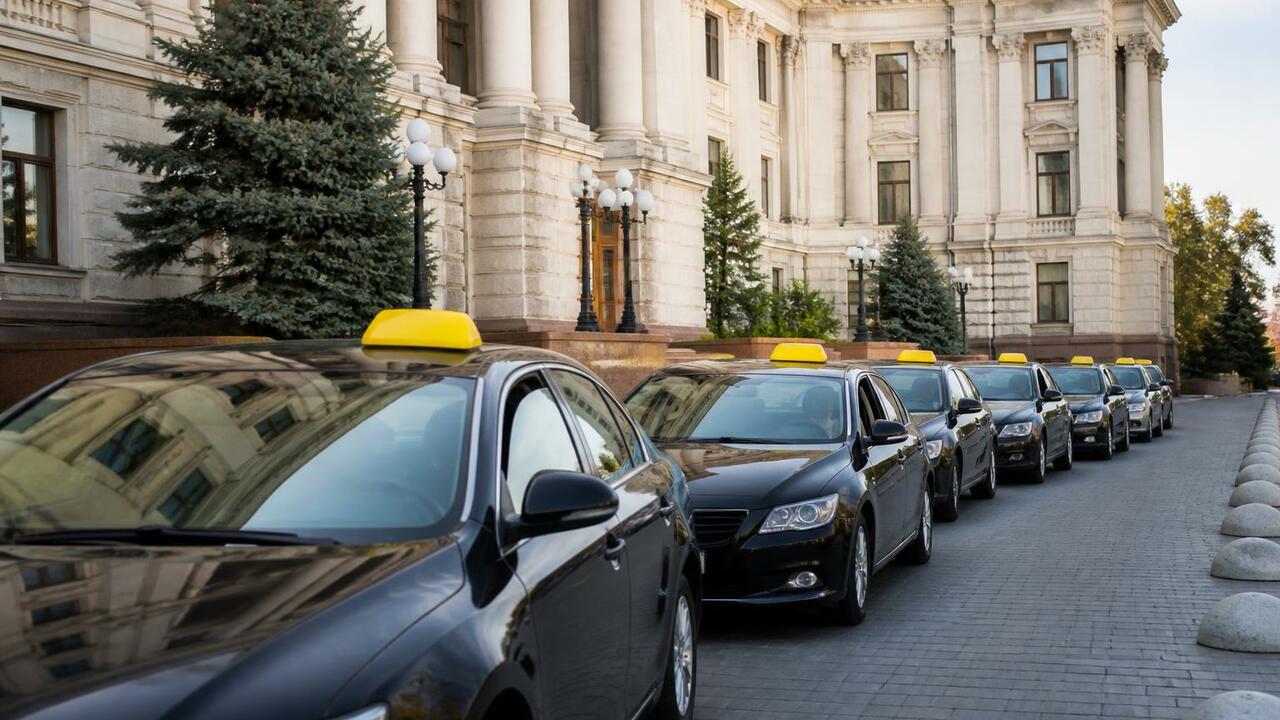 Минпромторг расширит список авто для такси новыми моделями Минпромторг анонсировал расширение списка автом...