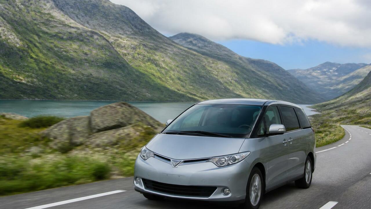 Toyota может вернуть Estima: не Alphard, а минивэн для семьи Toyota может вернуть минивэн Estima как семейны...