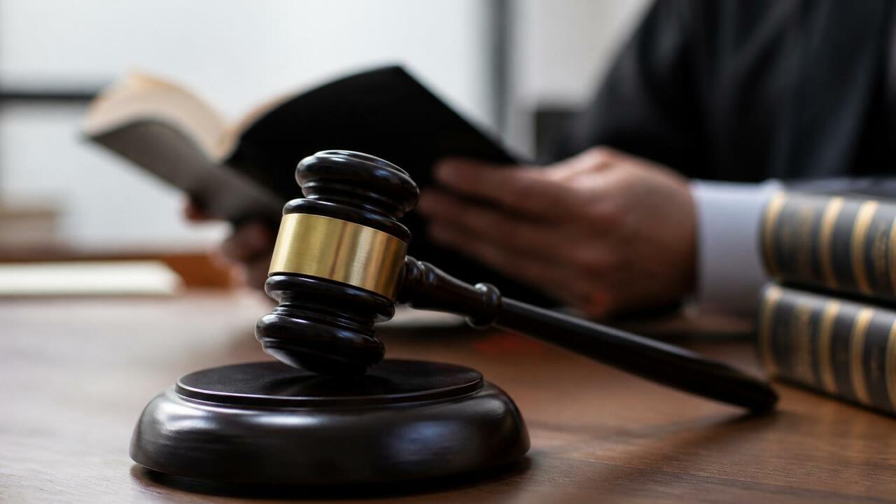 Суд назначил 390 часов обязательных работ жител...