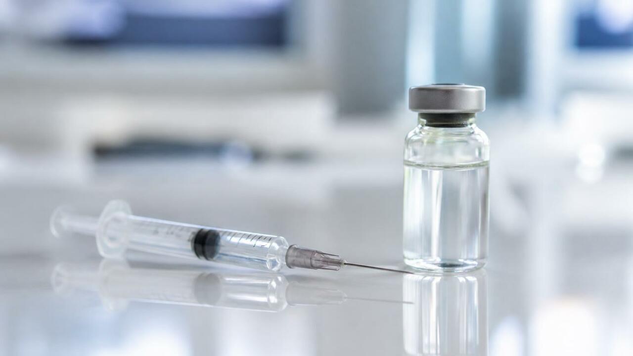 В Коряжме началась вакцинация от кори для жителей до 55 лет В Коряжму поступила вакцина от кори. Прививки д...