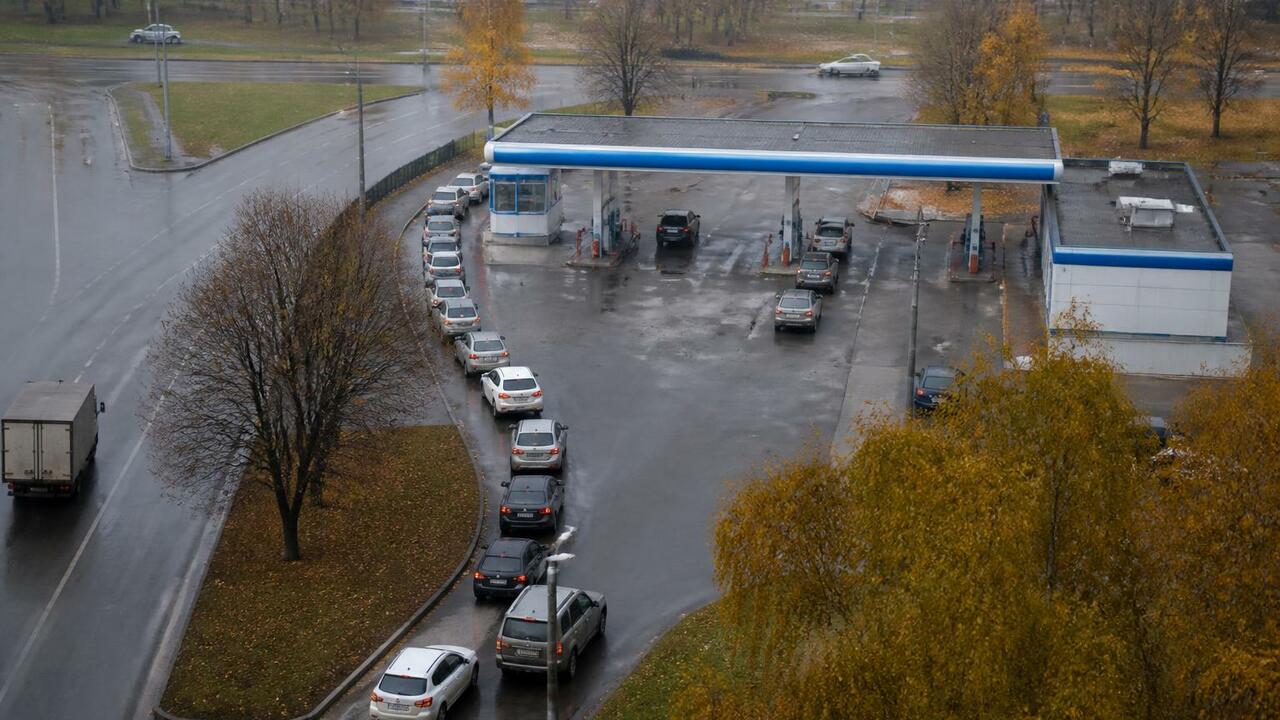 В Архангельск привезут больше бензина — власти заявили об улучшении ситуации Власти Архангельской области заявили об улучшен...