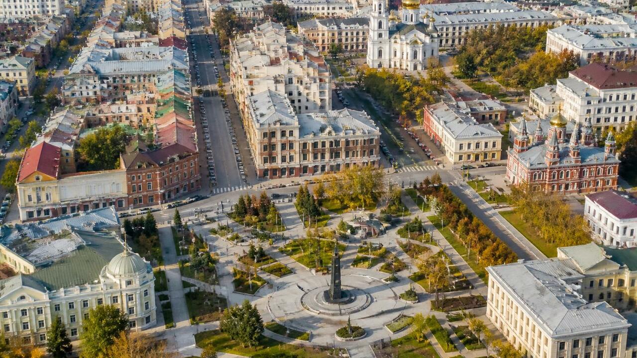 Северодвинск готовится ко Дню города и Дню ВМФ: завершаются благоустройство и дорожные работы Северодвинск завершает благоустройство и дорожн...