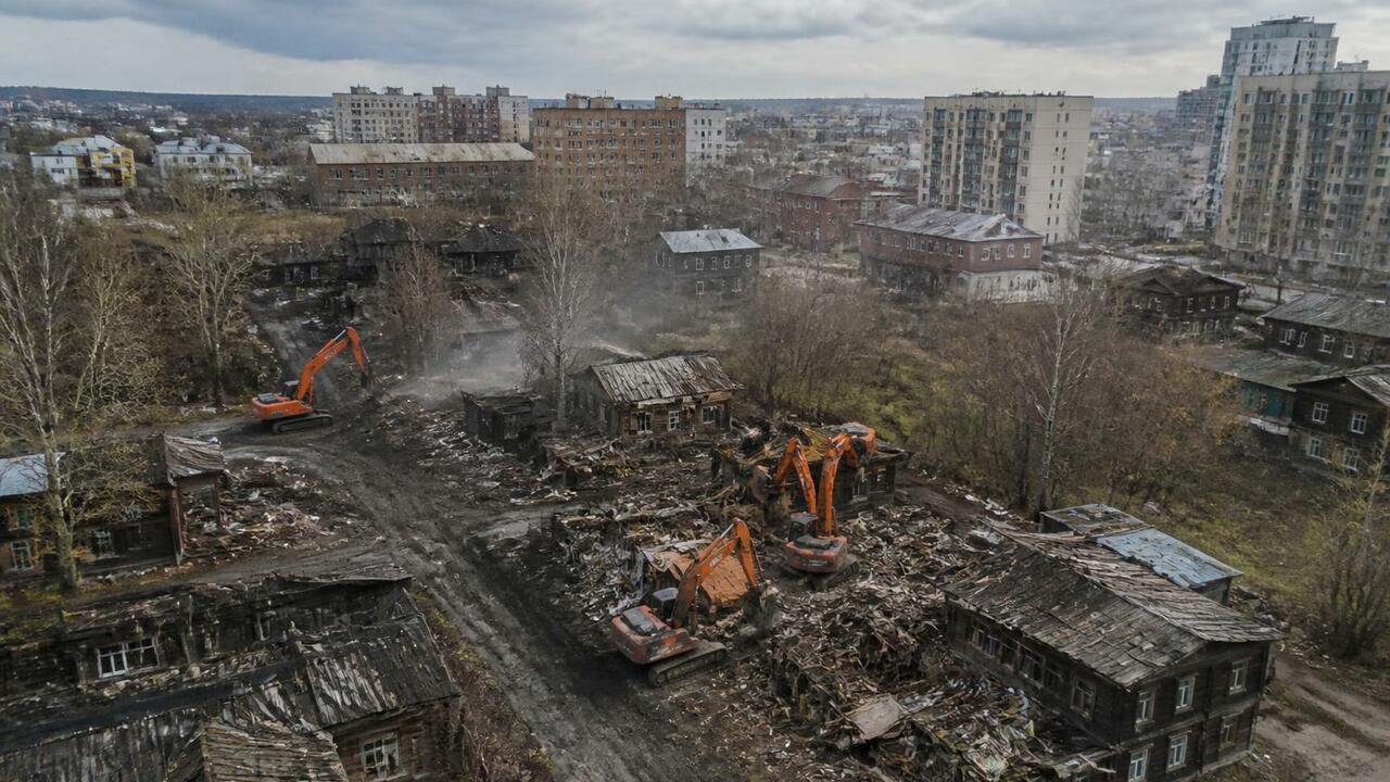 В Архангельске рекордными темпами сносят аварий...