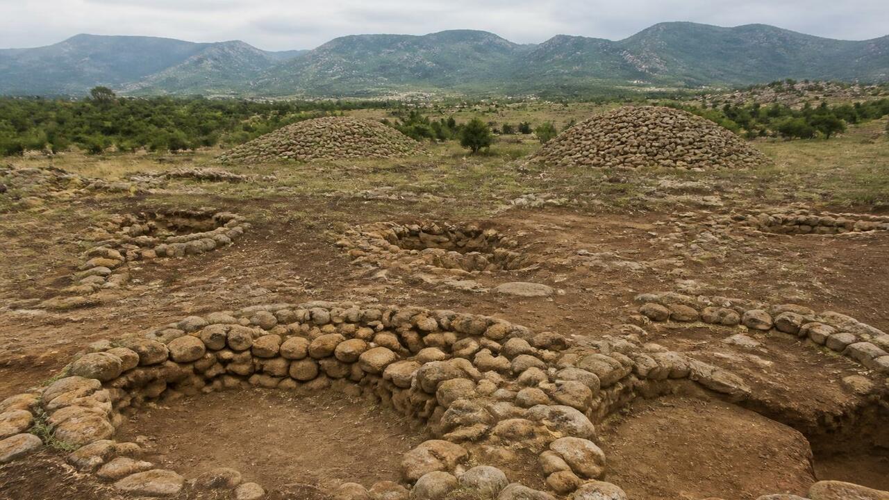 Археологи нашли старейшие захоронения Анголы на месте будущего водохранилища Археологи обнаружили старейшие захоронения Анго...