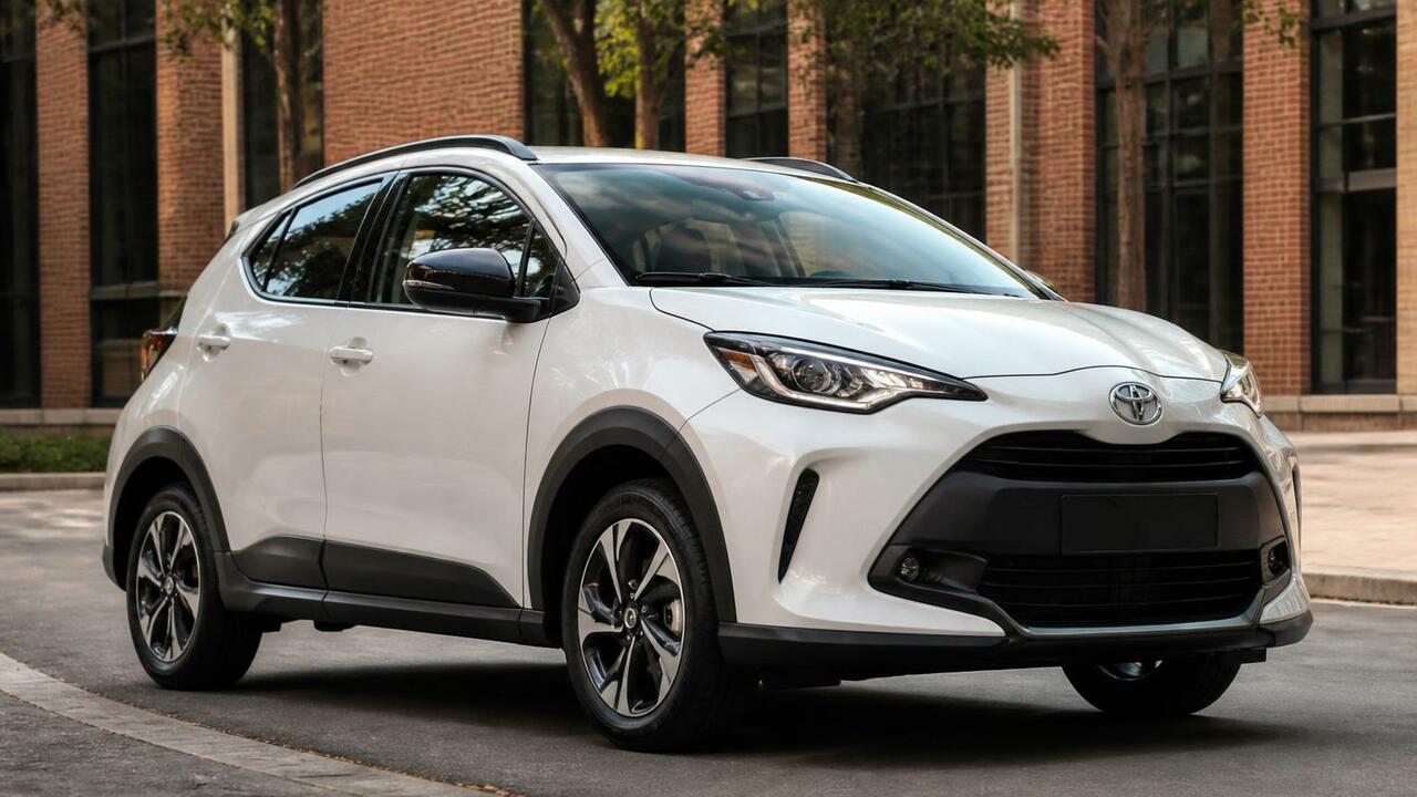 В России начали продавать кросс-хэтчбек Toyota ...