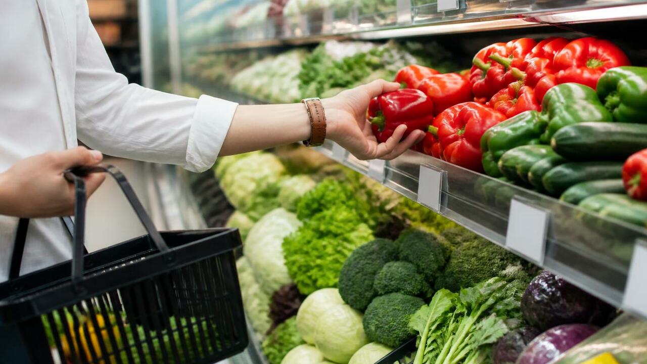 Сравнили летние цены на продукты в магазинах Ар...