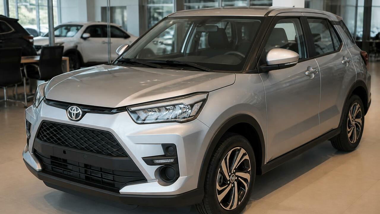 В России появился в продаже новый кроссовер Toyota дешевле «китайцев» Компактный кроссовер Toyota Raize появился на р...