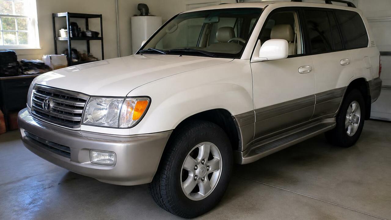 В Абакане продают Toyota Land Cruiser 2004 года...