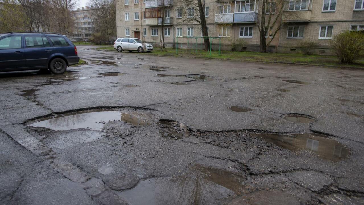 Жители дома №34 по улице Железнодорожной в Севе...