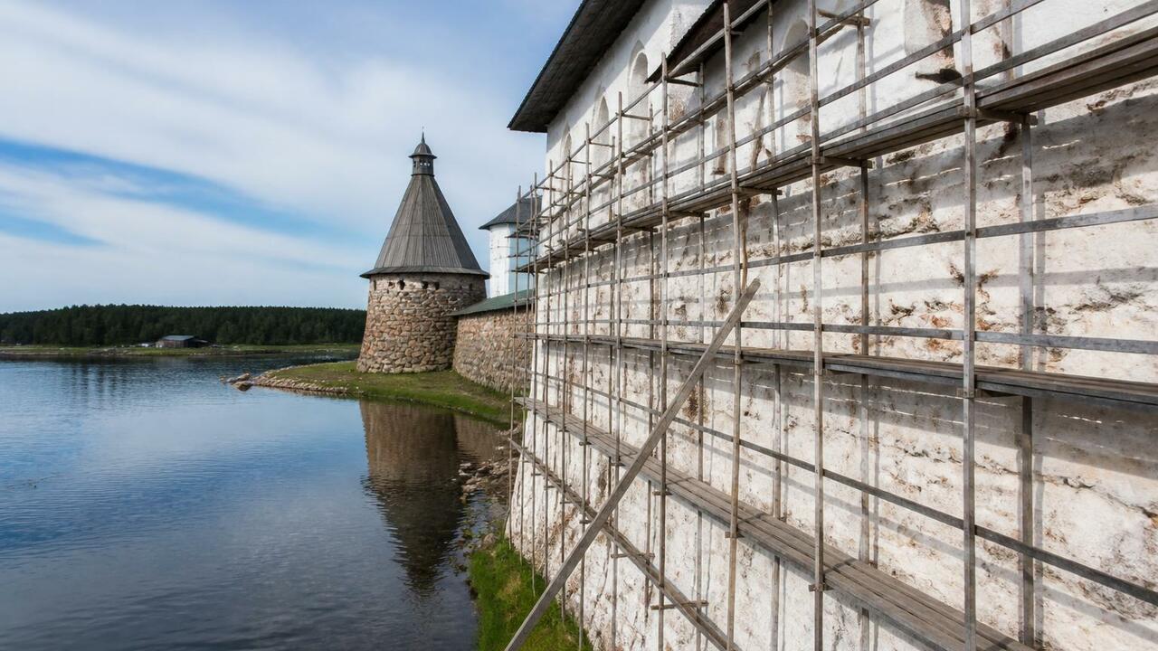 Патриарх Кирилл посетил Соловки, осмотрел реста...