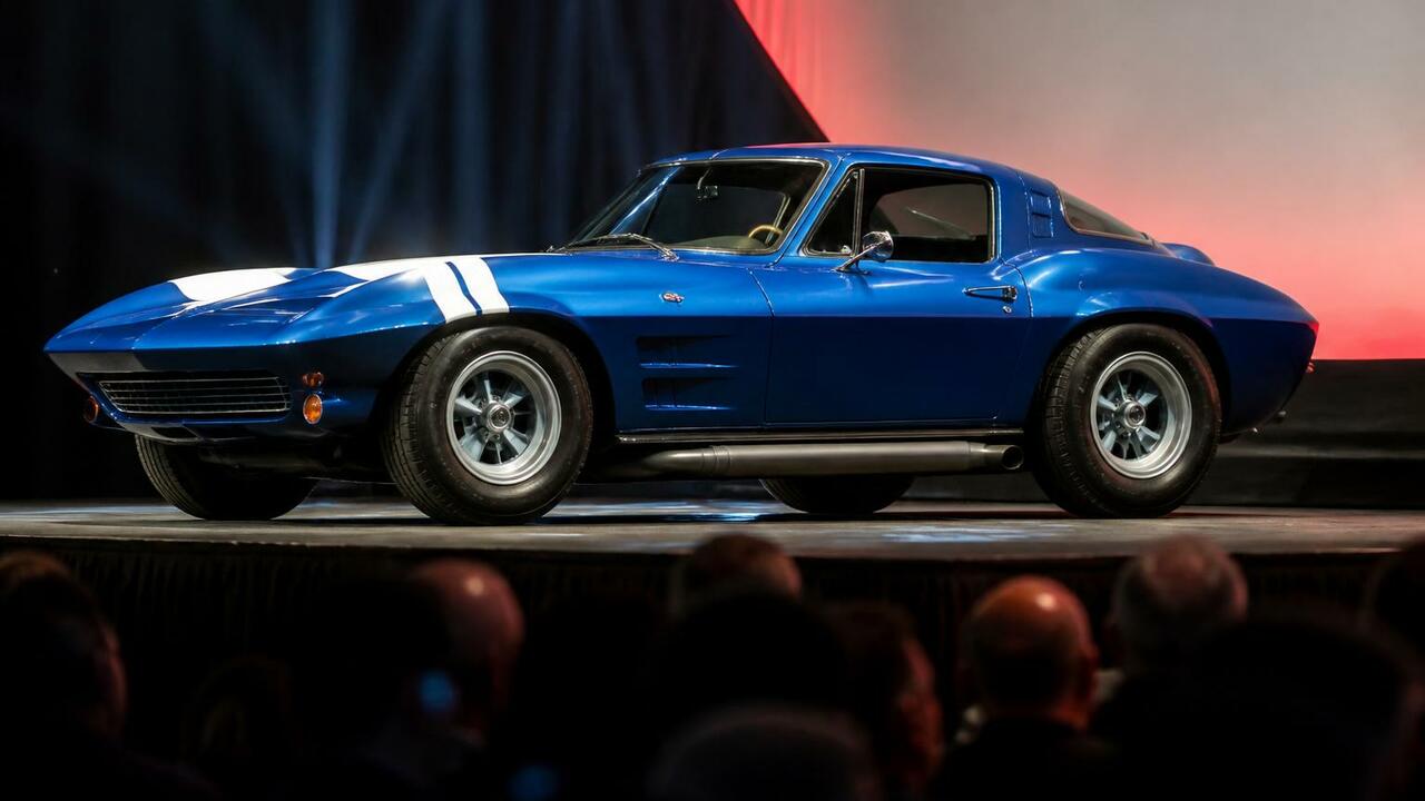 На аукционе в Монтерее Chevrolet Corvette Grand...