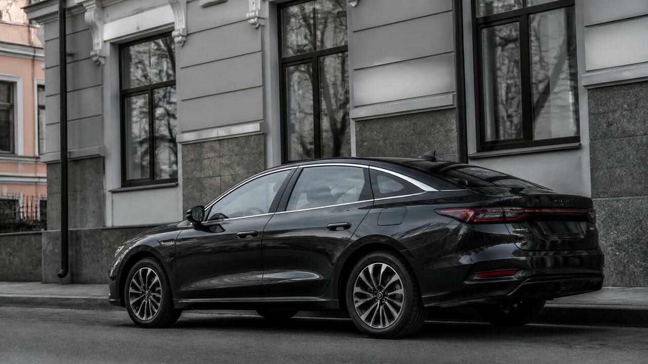 Новый седан Roewe i6 2026 года за 1,83 млн рубл...