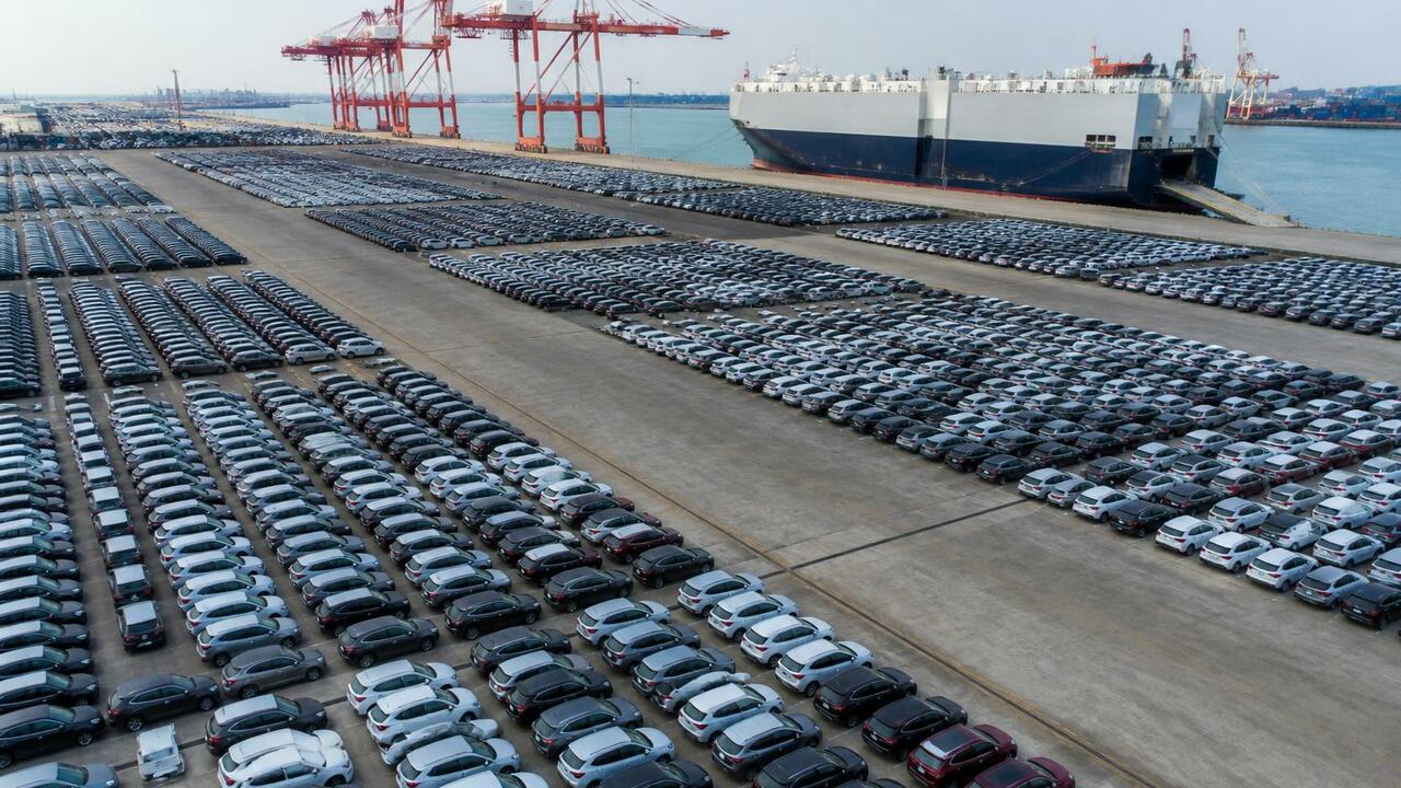 Китайский авторынок рухнул на 24%, экспорт вырос на 78% Китайский авторынок в августе упал на 24%, эксп...