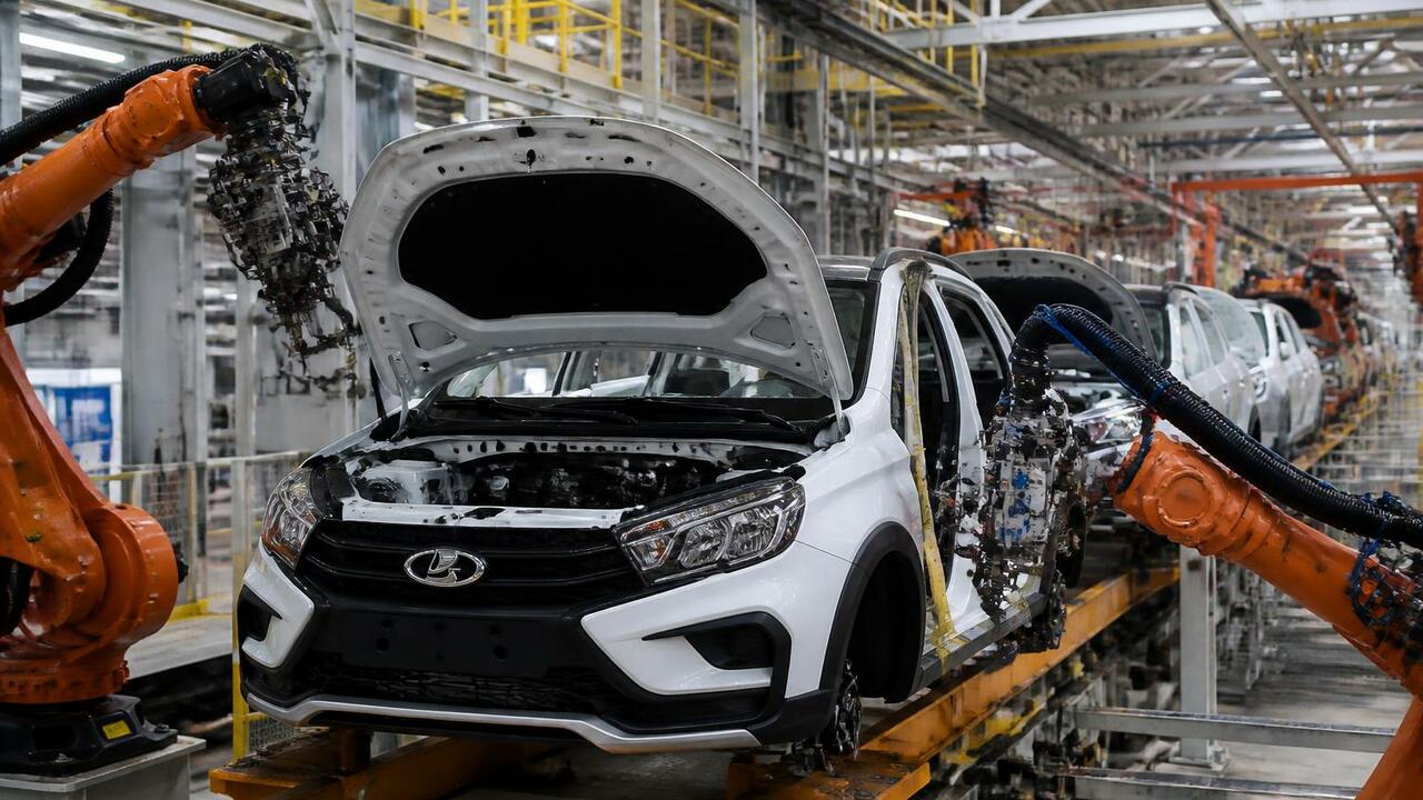 «АвтоВАЗ» поставляет Lada в 31 страну. На конфе...