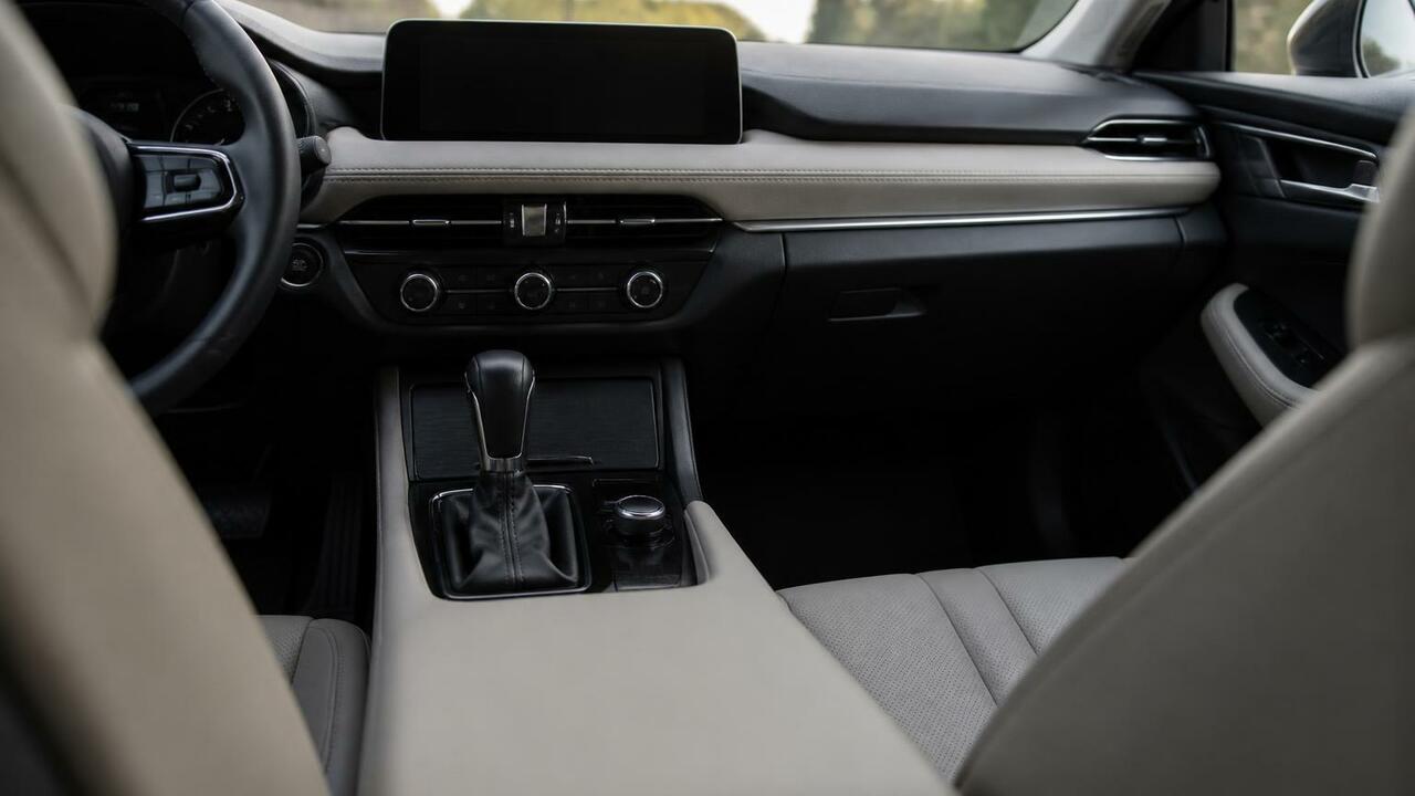 Volvo возвращает физические кнопки в салон новых моделей Volvo возвращает физические кнопки в салон новы...