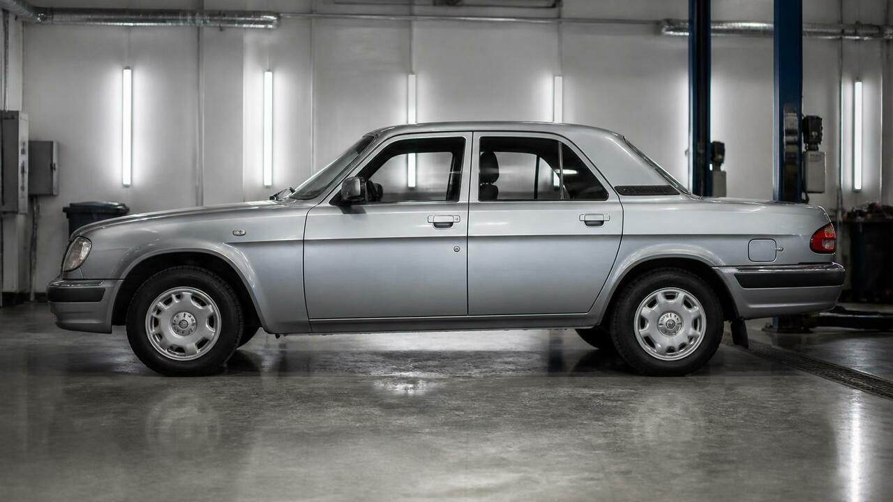 В Москве продают ГАЗ-31105 "Волга" 2004 года с ...