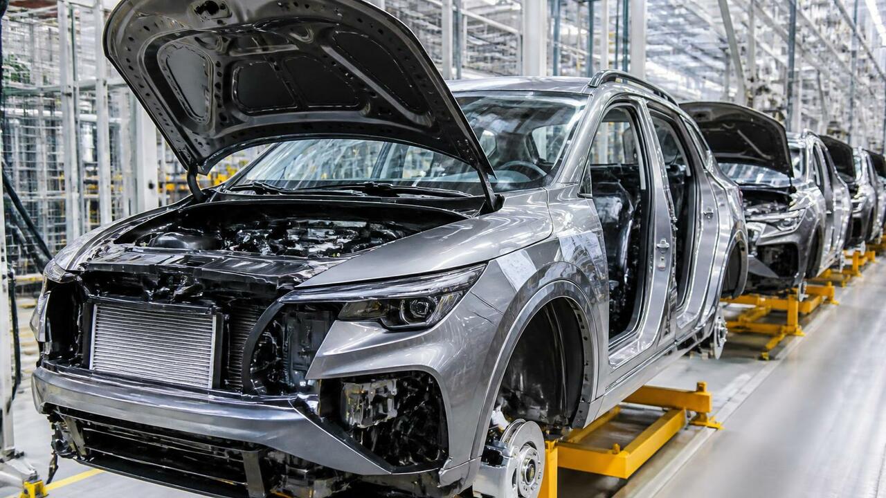 «АвтоВАЗ» планирует выпустить около 20 тысяч кр...