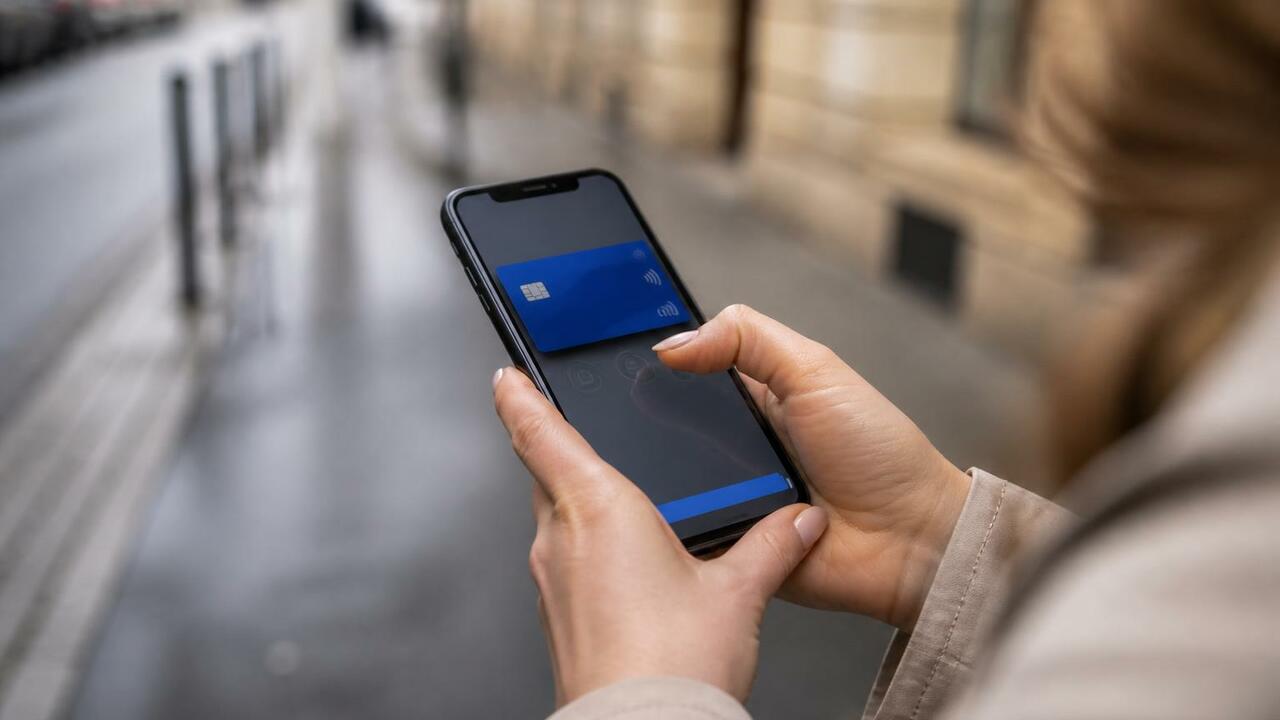 В Северодвинске женщина перевела мошенникам почти 3 миллиона рублей В Северодвинске женщина перевела мошенникам поч...