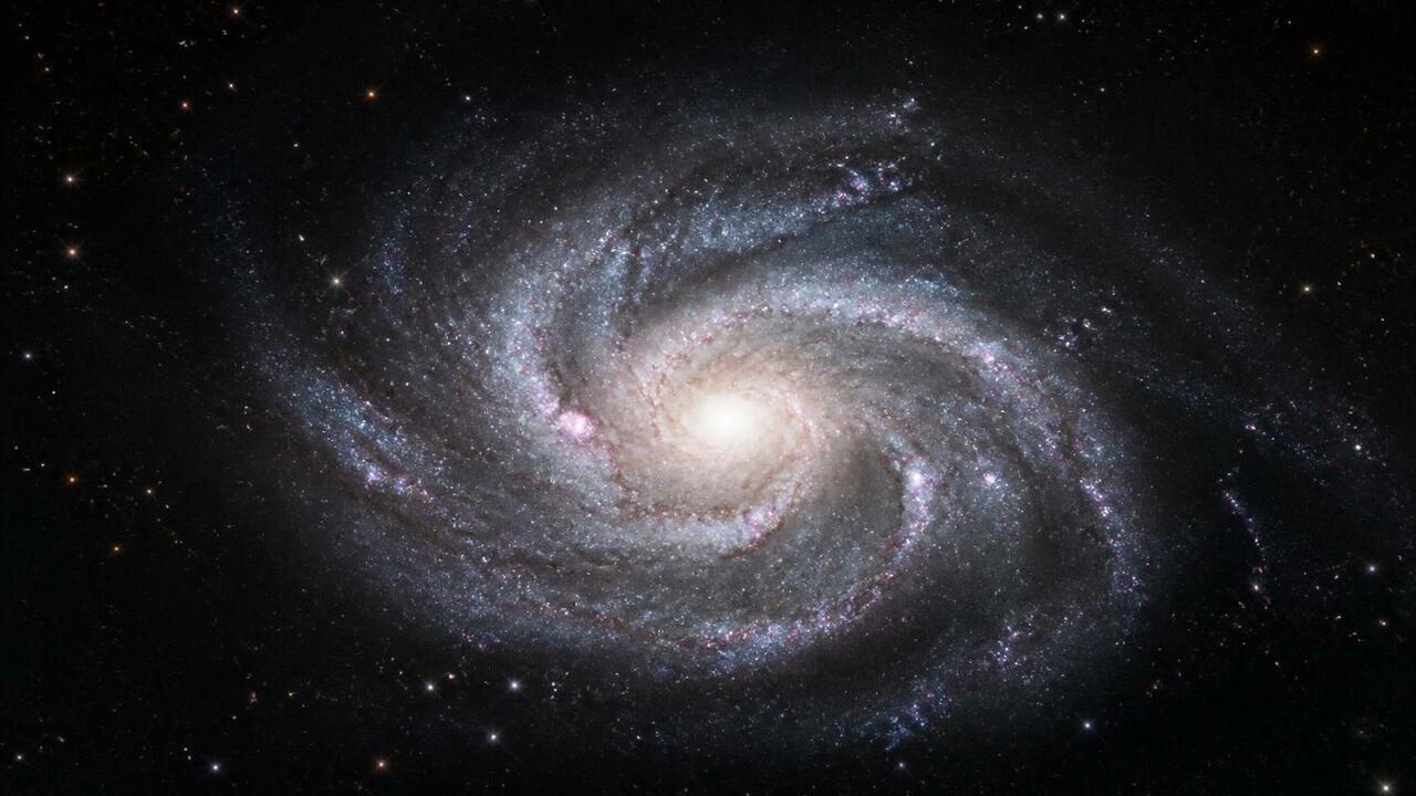 Астрономы обнаружили, что черные дыры могут рас...