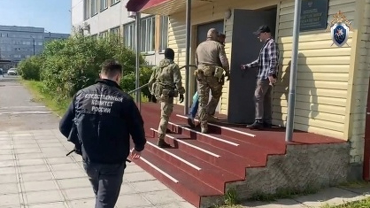 В Архангельске 2 сотрудникам ВУЗа и директорам предъявлены обвинения в коррупции В конце 2023 года они заключили договоры на рем...