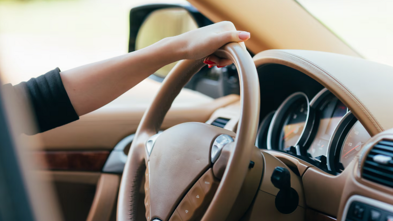 Теперь можно: вопрос с обгоном и сплошной линией решен навсегда — многие и не догадываются Пустая встречная полоса может спровоцировать на...