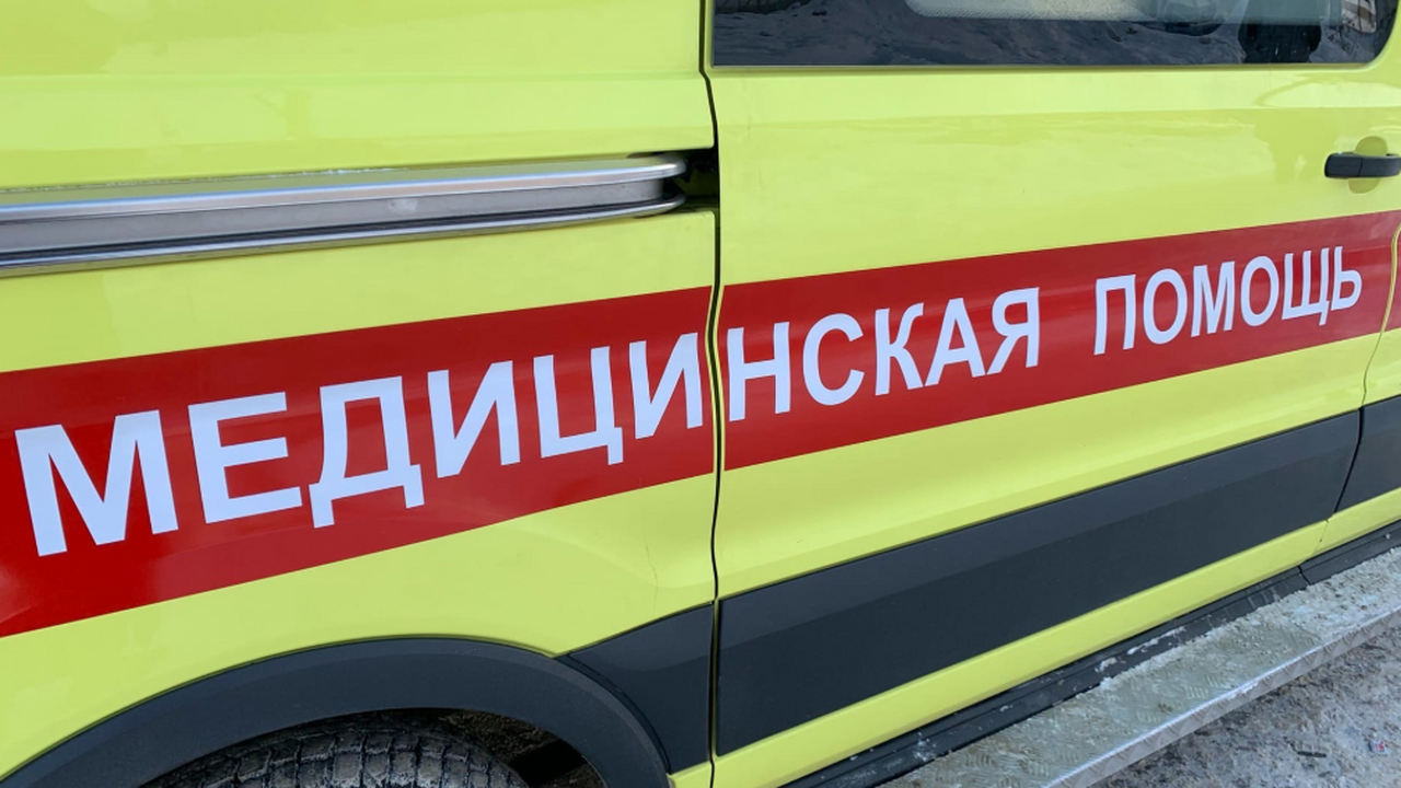 Стоят автобус, скорая и ДПС: что произошло в Архангельске Медицинская помощь была оказана на месте