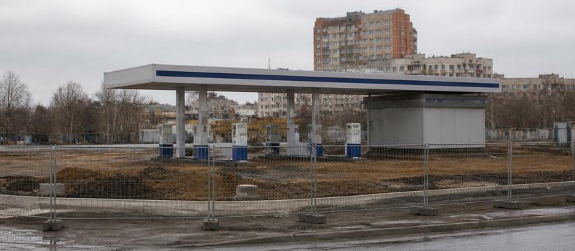 В Архангельске забором огородили две заправки В Архангельске две заправки «Лукойла» огородили...