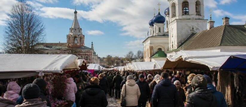 Почти 6 тысяч человек за два дня: ярмарка в Каргополе побила рекорды Праздничная ярмарка в Каргополе к 880-летию гор...