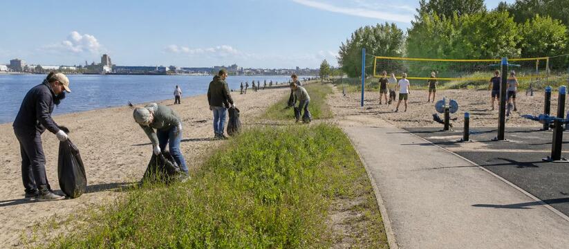 Экологический субботник на пляже у Кузнечевског...