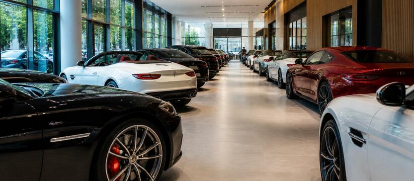 В июле 2026 года продажи люксовых авто с пробег...