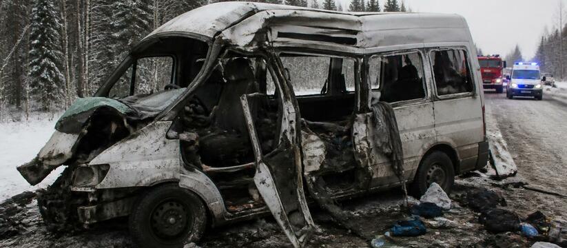 В Архангельской области автобус столкнулся с ле...