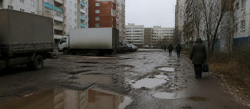 В Архангельске фуры перебрались с обочин во дворы жилых домов на 14-м лесозаводе На 14-м лесозаводе в Архангельске водители боль...