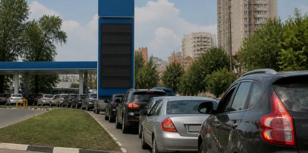 Бензиновый коллапс в Архангельске: очереди, лим...