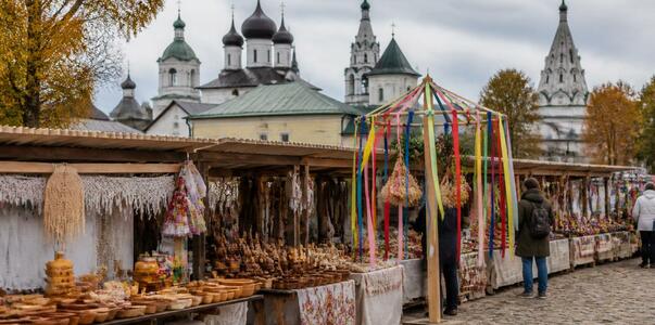 В Каргополе на 880-летие развернулась ярмарка н...