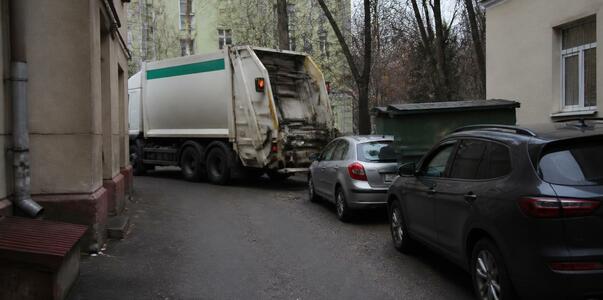 В Архангельске мусоровозы не могут подъехать к ...