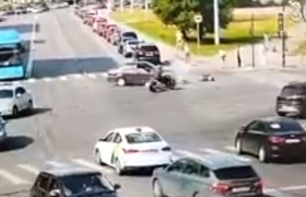 Datsun сбил мотоциклиста в Архангельске: видео